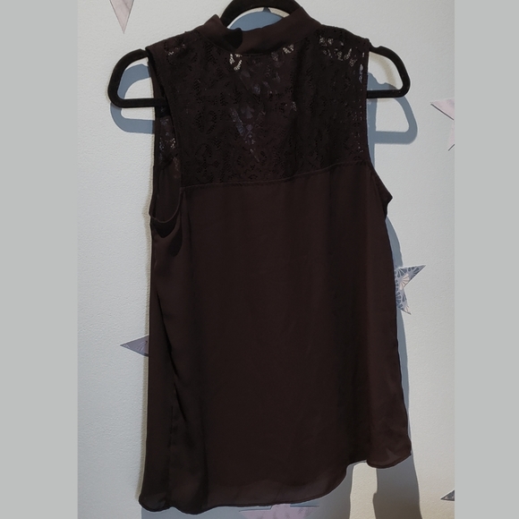 LACY Sleeveless Blouse - Picture 2 of 3